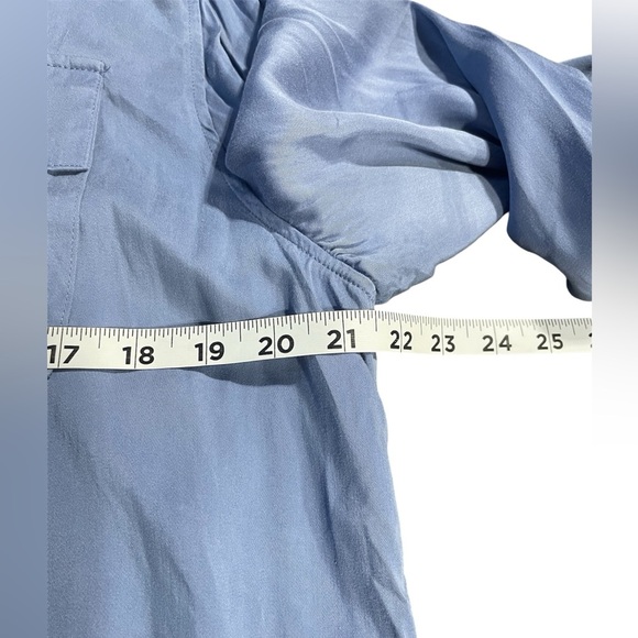 Chico's Blue Classic Button Front Collared Long Sleeve Shirt Womens Size 3 EUC - Picture 4 of 10